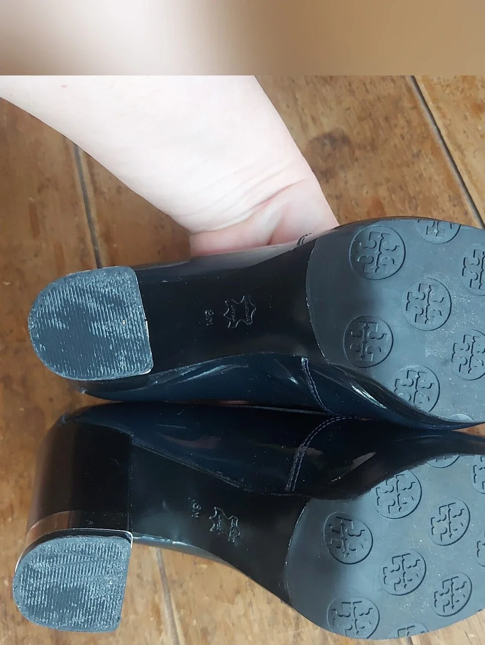 Tory Burch Black Patent Leather Loafers – Size 8M